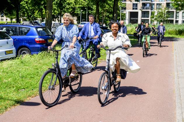 Queen Máxima and Hans Vijlbrief During Working Visit - Amsterdam Queen Máxima and Minister of Social Affairs and Employment Hans Vijlbrief visit the Zuidoost district in Amsterdam as part of the Debt-Free Neighbourhood approach on July 9, 2026, to share knowledge regarding area-based working, scaling up successful initiatives, and cooperation with the Foundation for Financial Health in the Netherlands (SFGN). Photo by Bruno Press ABACAPRESS.COM Netherlands Copyright: xBrunoxPress ABACAx