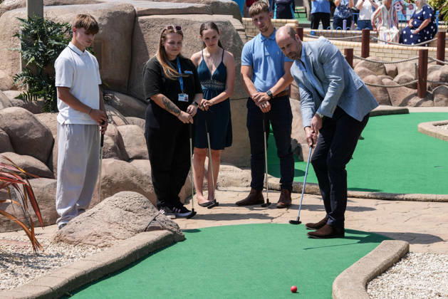 Prince of Wales visit to Hastings Britain s Prince William, Prince of Wales (R) plays a round of crazy golf with young people supported by the local youth charity XTrax, during a visit to the Hastings Adventure Miniature Golf in Hastings, south-east England on July 9, 2026., Credit:CARLOS JASSO PA ROTA - B68 Avalon United Kingdom, East Sussex, Hastings Copyright: xCARLOSxJASSOx xPAxROTAx-xB68x xAvalonx 1115505718