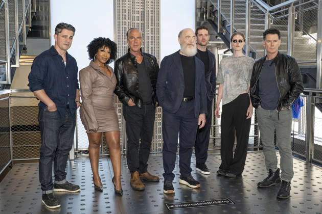 July 8, 2026, New York, New York, USA: Cast members, HAMISH ALLAN HEADLEY, JESSICA FRANCES DUKES, TITUS WELLIVER, J.K. SIMMONS, TOM BRITTNEY, HILLARY MCCORMACK and VINCENT WALSH visit the Empire State Building in New York to celebrate the Premiere of The Westies on MGM. 8 July 2026 New York USA - ZUMAa265 20260708_zep_a265_076 Copyright: xEricxAcquayex