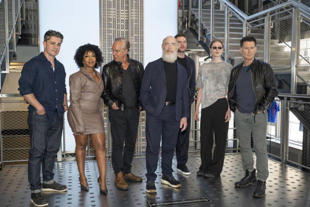 July 8, 2026, New York, New York, USA: Cast members, HAMISH ALLAN HEADLEY, JESSICA FRANCES DUKES, TITUS WELLIVER, J.K. SIMMONS, TOM BRITTNEY, HILLARY MCCORMACK and VINCENT WALSH visit the Empire State Building in New York to celebrate the Premiere of The Westies on MGM. 8 July 2026 New York USA - ZUMAa265 20260708_zep_a265_078 Copyright: xEricxAcquayex
