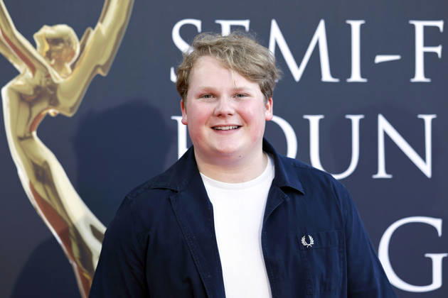 Schauspieler Julius Weckauf kommt zur Abendveranstaltung anlässlich der Kölner Jurysitzung zum international Emmy Award 2026 - Semi Final round of Judging der international Emmy Awards auf Schloss Arff. Köln, 09.07.2026 NRW Deutschland Copyright: xChristophxHardtx