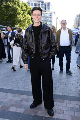 Mike Leon Lichtenberg bei der Eröffnung vom Classic Open Air 2026 mit dem Konzerthausorchester unter der Leitung von Joana Mallwitz und mit Star-Pianist Hayato Sumino auf dem Gendarmenmarkt. Berlin, 09.07.2026