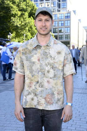 Sebastiano Schweitzer bei der Eröffnung vom Classic Open Air 2026 mit dem Konzerthausorchester unter der Leitung von Joana Mallwitz und mit Star-Pianist Hayato Sumino auf dem Gendarmenmarkt. Berlin, 09.07.2026