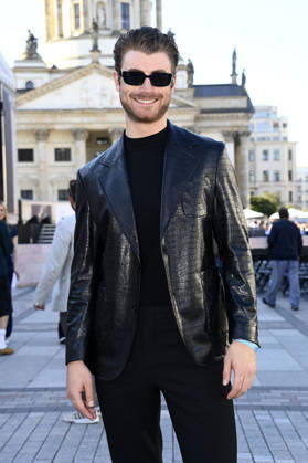 Linus Weber bei der Eröffnung vom Classic Open Air 2026 mit dem Konzerthausorchester unter der Leitung von Joana Mallwitz und mit Star-Pianist Hayato Sumino auf dem Gendarmenmarkt. Berlin, 09.07.2026
