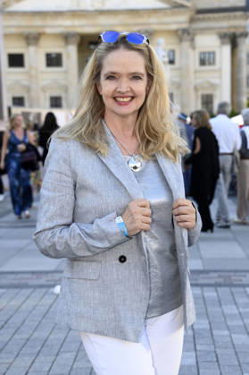 Julia Biedermann bei der Eröffnung vom Classic Open Air 2026 mit dem Konzerthausorchester unter der Leitung von Joana Mallwitz und mit Star-Pianist Hayato Sumino auf dem Gendarmenmarkt. Berlin, 09.07.2026