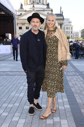 Ben Blümel und Antonia Oelmann bei der Eröffnung vom Classic Open Air 2026 mit dem Konzerthausorchester unter der Leitung von Joana Mallwitz und mit Star-Pianist Hayato Sumino auf dem Gendarmenmarkt. Berlin, 09.07.2026