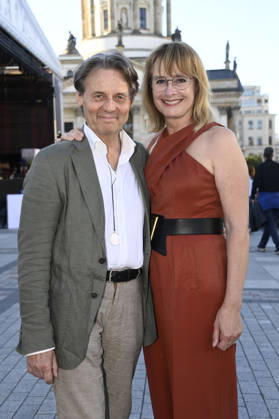 Wolfgang Bahro mit Ehefrau Barbara Bahro bei der Eröffnung vom Classic Open Air 2026 mit dem Konzerthausorchester unter der Leitung von Joana Mallwitz und mit Star-Pianist Hayato Sumino auf dem Gendarmenmarkt. Berlin, 09.07.2026