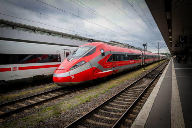 Trenitalia führt Testfahrten durch. Die Züge vom Typ Frecciarossa 1000 absolvieren diese technischen Prüfungen, um die offizielle Zulassung für das deutsche Schienennetz zu erhalten. Die italienische Staatsbahn Trenitalia führt derzeit ausgedehnte Testfahrten in Deutschland und Österreich durch. Hannover Hauptbahnhof. Hannover, Niedersachsen, DEU, Deutschland, 09.07.2026