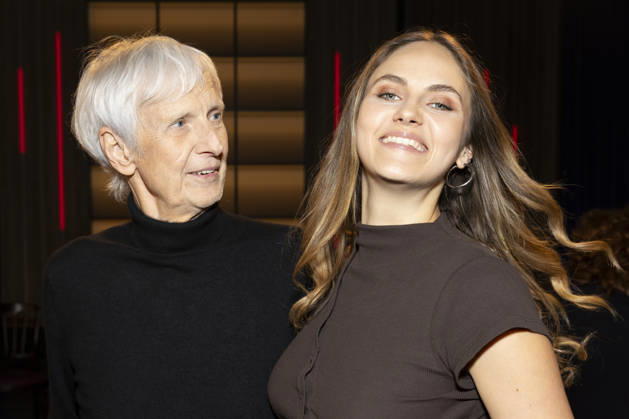 Schauspieler Matthieu CARRIERE (li.) mit seiner Tochter Model, Schauspielerin, Moderatorin, Influencerin Elena CARRIERE (re.), freundlich, lachend, Lachen, Portrait, Portraet, zu Gast in der TV Sendung ,,Koelner Treff,, im WDR Fernsehen, Aufzeichnung am 10.07.2026, Ausstrahlung am 07.08.2026.