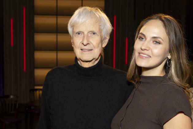 Schauspieler Matthieu CARRIERE (li.) mit seiner Tochter Model, Schauspielerin, Moderatorin, Influencerin Elena CARRIERE (re.), freundlich, Portrait, Portraet, zu Gast in der TV Sendung ,,Koelner Treff,, im WDR Fernsehen, Aufzeichnung am 10.07.2026, Ausstrahlung am 07.08.2026.