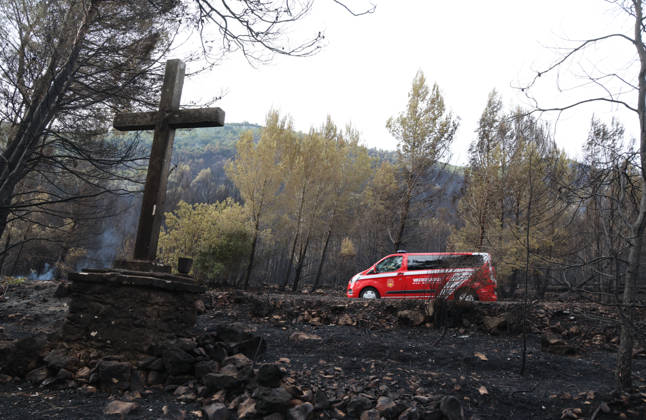News Bilder des Tages The morning after a major wildfire breaks out on Korcula Island between Smokvica and Blato The morning after a major wildfire breaks out on Korcula Island. When the rain stopped, the extent of the big fire came to light. Firefighters on the ground, with the help of the air force, repair the fires wherever possible. Burnt olive groves, vineyards, orchards and farmhouses are frightening scenes on the island of Korcula, Croatia, on July 12 2026.  IvoxCagalj PIXSELL