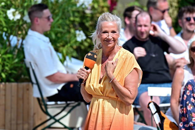 Entertainment Bilder des Tages ZDF - Fernsehgarten. Fernsehmoderatorin Andrea Kiwi Kiewel während der ZDF - Unterhaltungsshow Fernsehgarten am 12.07.2026 in Mainz. 20260712MWI133693