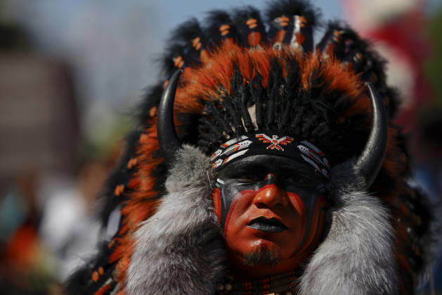 News Bilder des Tages July 12, 2026, Saltillo, Coahuila, Mexico: A dancer participates in the traditional *Matlachinada* titled Steps of Faith, Roots of Identity in the city of Saltillo, Mexico. The *Matlachinada* is part of the FINA 2026 (International Festival Arts) program and seeks to honor one of the most representative expressions of the cultural and religious heritage of northeastern Mexico, where *Matlachin* dances preserve a tradition passed down from generation to generation. Saltillo Mexico - ZUMAo125 20260712_zip_o125_001 Copyright: xAntonioxOjedax