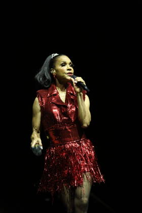 Cindy Herron von der Band En Vogue bei einem Konzert in der Uber Eats Music Hall in Berlin, 12. Juli 2026. En Vogue Konzert Berlin