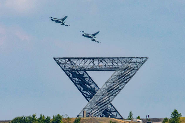 14.07.2026, xjrdrx, Politik Bundeswehr, Bundeswehr Tornados - über dem Saarpolygon Panavia Tornado IDS des Taktischen Luftwaffengeschwaders 33 (TaktLwG 33) der Bundeswehr vom Fliegerhorst in Büchel Formationsflug Saarlouis