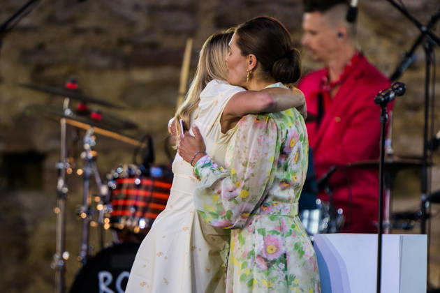 260714 Pristagaren Frida Karlsson och kronprinsessan Victoria under utdelningen av Victoriapriset den 14 juli 2026 i Borgholm. Copyright: SUVADxMRKONJIC 1079985695st