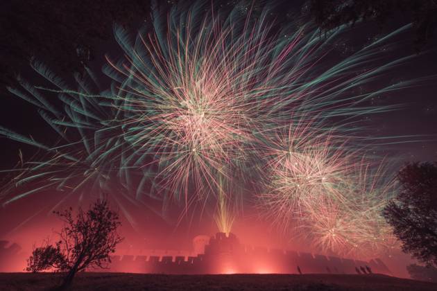 July 14, 2026, Carcassonne, Aude, France: Fireworks illuminate the medieval fortified city of Carcassonne during Bastille Day celebrations on France s National Day, Tuesday, July 14, 2026. The annual display, staged around the UNESCO World Heritage citadel, is one of the country s most renowned National Day celebrations. Carcassonne France - ZUMAm277 20260714_zip_m277_002 Copyright: xPatrickxMuzartx