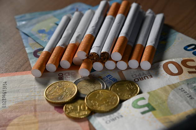 Themenfoto Tabaksteuer (Symbolfoto). Rauchen wird teurer, Regierung will Tabaksteuer noch staerker anheben Zigaretten,Zigarettenkonsum,Tabaksteuer.