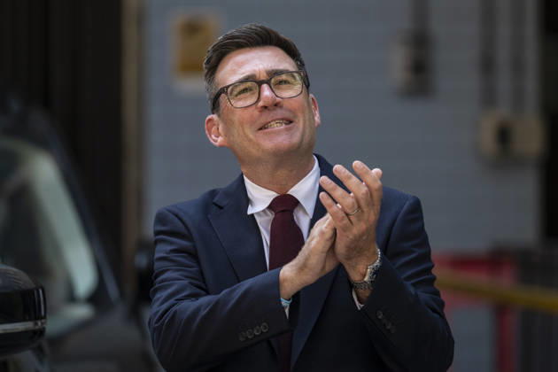 News Themen der Woche KW29 July 17, 2026, London, London, UK: LONDON, UK. Andy Burnham, MP for Makerfield, departs Congress House, headquarters of the Trades Union Congress (TUC), after attending a special conference where he was confirmed as Leader of the Labour Party. Mr Burnham will replace Sir Keir Starmer as Prime Minister on 20 July. London UK  - ZUMAl94_ 20260717_zaf_l94_045 Copyright: xStephenxChungx