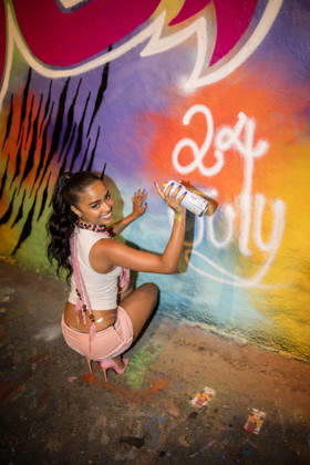 Entertainment Themen der Woche KW29 Tyla made a surprise appearance at Leake Street Arches to unveil a special graffiti created ahead of the release of her sophomore album A*POP , London, UK, 17 July 2026. Tyla completed the graffiti mural by adding the album s release date and her signature., Credit:Ewelina Stachurska Show Me You Ewelina Stachurska Avalon UK, London, Leake Street Arches  Copyright: xEwelinaxStachurskaxShowxMexYoux xEwelinaxStachurskax xAvalonx 1117063188