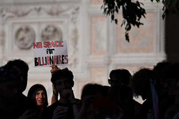 Protest in Venice against the visit of US Ambassador to Italy, Tilman Fertitta VENICE, ITALY - JULY 17: Demonstrators hold placards to protest against the visit of US Ambassador to Italy Tilman Fertitta, who arrived aboard his 117-metre megayacht, in Venice, Italy, on July 17, 2026. According to organisers, the protest opposed Fertitta s visit during the city s annual Redentore festival and criticized mass tourism, the influence of billionaires on Venice, and US policies under President Donald Trump. Piero Cruciatti Anadolu Veneto Italy. Editorial use only. Please get in touch for any other usage. Copyright: x2026xAnadoluxPieroxCruciattix