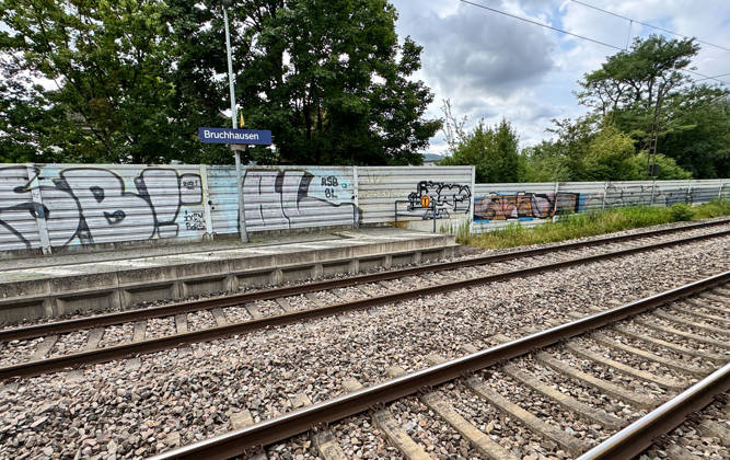 News Themen der Woche KW29 19.07.2026, xsvx, News, Bahnhof Ettlingen-Bruchhausen wo der Angriff auf einen Bahn-Mitarbeiter geschehen ist. Ettlingen-Bruchhausen