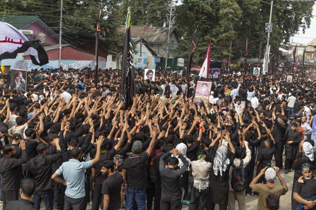 July 19, 2026, Budgam, Jammu And Kashmir, India: Shiite Muslims raise their hands and chant slogans in support of Iran during a religious procession on the fourth day of Safar in Magam. Safar, the second month of the Islamic calendar, follows Muharram and continues the mourning of Imam Hussain. According to Shia tradition, the 4th of safar, 61 AH, marks the imprisonment of the Prophet s household (Ahl al-Bayt) in Kufa under the orders of Ubaydullah ibn Ziyad after the Battle of Karbala. Budgam India - ZUMAa205 20260719_zip_a205_007 Copyright: xAdilxAbassx
