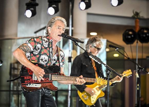 Entertainment Themen der Woche KW29 Benefizkonzert im Möbelhaus XXXLutz , Peter Maffay gibt ein Konzert und Nelson Müller kocht in der Küchenabteilung. Sämtliche Einnahmen spendet XXXLutz je zur Hälfte an die Peter Maffay Stiftung und die Aktion Immer Satt des Kinder- und Jugendtisch e.V. ** NUR FÜR REDAKTIONELLE ZWECKE ** EDITORIAL USE ONLY **<p>Peter Maffay und Band auf der Bühne am Sonntag, dem 19 07 2026. Benefizkonzert im Möbelhaus XXXLutz , Peter Maffay gibt ein Konzert und Nelson Müller kocht in der Küchenabteilung. Sämtliche Einnahmen spendet XXXLutz je zur Hälfte an die Peter Maffay Stiftung und die Aktion Immer Satt des Kinder- und Jugendtisch e.V. Deutschland NRW Essen Copyright: KerstinxKokoska