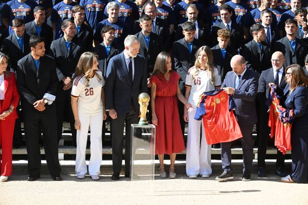 The Royal Family holds an audience with the Spanish National Soccer Team, winner of the 2026 FIFA World Cup. Their Majesties King Felipe VI and Queen Letizia, Princess Leonor and Infanta Sofía, along with the Spanish National Soccer Team after it was crowned winner of the FIFA World Cup against Argentina on July 20, 2026, in Madrid, Spain. The King and Queen, along with their two daughters, host the Spanish National Soccer Team at the Zarzuela Palace after the team’s victory the previous day in New York against the Argentine National Team. This event marks the start of a series of official and public celebrations, culminating with La Roja in the Plaza de Cibeles presenting the title to the fans. SOCCER PEOPLE WORLD CUP José Spain  Copyright: xJosÃ xOlivax 7677887
