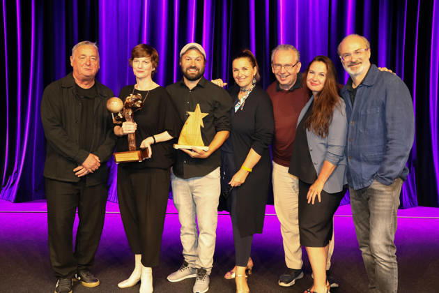 Entertainment Bilder des Tages #2 20.07.2026, Kulturzentrum Güssing BGLD, Finale des burgenländischen Kabarettpreises 2026 beim Kultur Sommer Güssing, Vier Kandidaten treten an um das Preisgeld zu gewinnen im Bild: Andreas Vitasek, Michaela Obertscheider, -Hauptpreis, Manuel Thalhammer, -Publikumspreis, Peter Wustinger, Ursula Hofmeister, Georg Hoanzl, Finale des burgenländischen Kabarettpreises 2026 beim Kultur Sommer Güssing