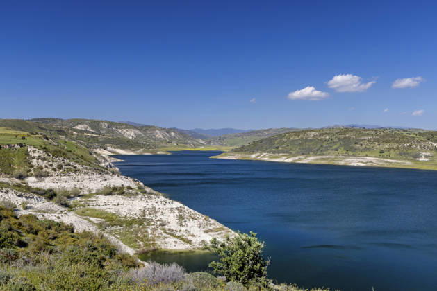 Asprokremmos-Stausee, Blick auf den Nordteil, Zypern, Anarita_Paphos Asprokremmos Reservoir, view of the northern section, Cyprus, Anarita_Paphos BLWS750828