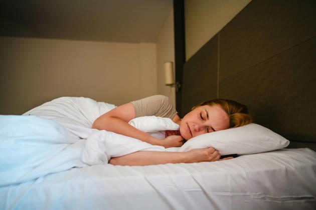 Woman enjoying restful sleep in modern hotel room, copy space Telford, England, United Kingdom R_ATMT2607166B-2078905-01 ,model released, Symbolfoto ,property released