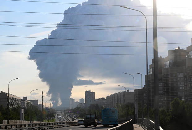 Ukrainian drone strike hits wildberries logistics facilities in St. Petersburg ST. PETERSBURG, RUSSIA - JULY 24: A large plume of smoke rises over St. Petersburg following a Ukrainian drone strike targeting logistics facilities operated by Wildberries, Russia s largest online retailer, on July 24, 2026 in St. Petersburg, Russia. The attack hit logistics centers in St. Petersburg and the surrounding Leningrad region, injuring three people, according to local authorities. Stringer Anadolu Saint Petersburg Russia. Editorial use only. Please get in touch for any other usage.  Copyright: x2026xAnadoluxStringerx