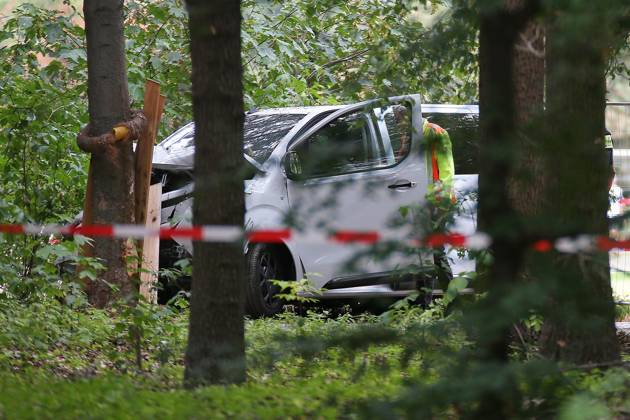 Berlin, Deutschland, 26.07.2026: Auto fährt bei CSD in Menschenmenge: Am nächsten Tag steht das Tatfahrzeug noch immer am Tatort, Polizei und Spurensicherung sind vor Ort. Copyright: xdtsxNachrichtenagenturx dts_128748