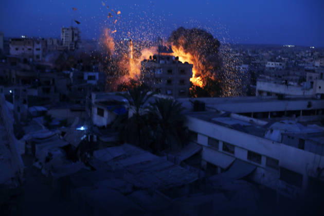 Smoke rises after Israeli airstrike destroys Dar Al-Muttaqin Mosque in Gaza City Smoke and flames rise following an Israeli airstrike that targeted Dar Al-Muttaqin Mosque in Gaza City on July 28, 2026. The strike destroyed the mosque and damaged surrounding residential homes. Photo by Anas Nur apaimages Gaza Gaza Strip Palestinian Territory 280726_Gaza_AN_00(4) Copyright: xapaimagesxAnasxNurx xapaimagesx