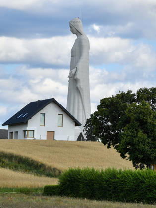 The largest statue of Our Lady in Europe Konotopie 28 07 2026 Construction of a 55-meter statue of the Virgin Mary in the village of Konotopie (Kuyavian-Pomeranian Voivodeship) has been completed. It will be the tallest in Europe and the second tallest in the world, after the statue of Mary in the Philippines. The official opening is scheduled for August 15th. The founder of the monument is Polish billionaire Roman Karkosik. 1117327281  1119365414