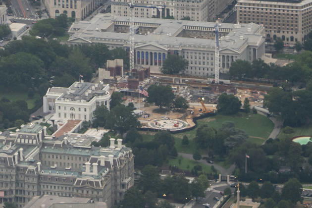 July 30, 2026, Washington, District Of Columbia, United States: Construction continues on the new White House ballroom while work also continues on the South Lawn helipad at the White House. Washington United States - ZUMAk206 20260730_znp_k206_002 Copyright: xMattxKaminskyx