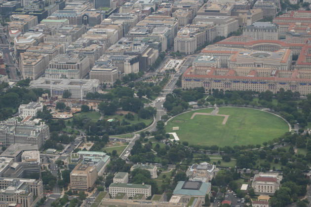 July 30, 2026, Washington, District Of Columbia, United States: Construction continues on the new White House ballroom while work also continues on the South Lawn helipad at the White House. Washington United States - ZUMAk206 20260730_znp_k206_004 Copyright: xMattxKaminskyx