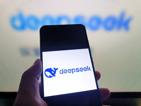 DeepSeek SUQIAN, CHINA - AUGUST 5, 2026 - A netizen is using his mobilephone to view DeepSeek logo and using his computer to view DeepSeek webpage in Suqian, Jiangsu, China on August 5, 2026. Suqian Jiangsu China  Copyright: xCFOTOx i1785933363642