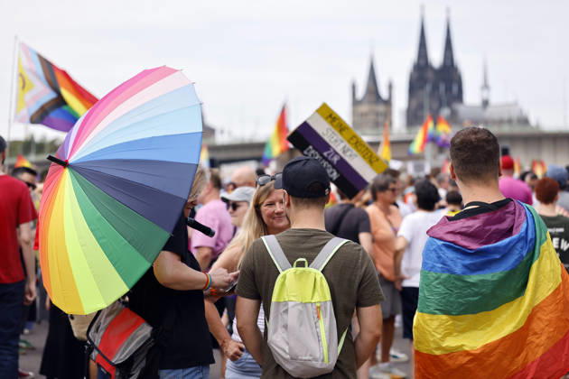 Impression vom Kölner Queer March unter dem Motto Köln zeigt Solidarität, Köln zeigt Haltung , eine Solidaritäts-Demonstration nach dem islamistischen Anschlag auf den CSD in Berlin. (Themenbild, Symbolbild) Köln, 09.08.2026 NRW Deutschland Copyright: xChristophxHardtx