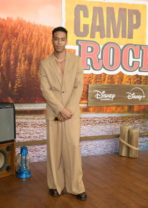 BURBANK, USA, August 10, 2026: Matthew Mdot Finley at the world premiere of Disney s *Camp Rock 3* at the Walt Disney Studio Lot. Photo by Paul Smith, Featureflash 458817, August 10, 2026, Burbank, CA  Copyright: xPaulxSmithx xFeaturesxFlashx xStarfacex STAR_458817_126