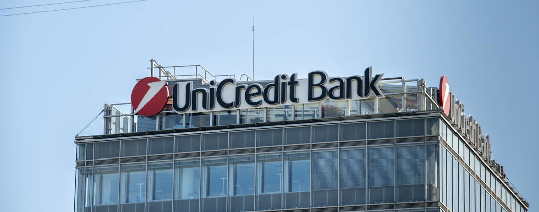 Bratislava, Slowakei ? 27. April 2026: UniCredit Bank-Schild am Gebäude. Bratislava. Slowakei. Bratislava, Slovakia - April, 27, 2026 : UniCredit Bank sign on the building. Bratislava. Slovakia. (License=RM) Copyright: xZoonar.com StefanxSutkax 25425903