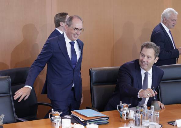 Alexander Dobrindt (CSU), Bundesinnenminister, Lars Klingbeil (SPD, Bundesminister der Finanzen, Vizekanzler und SPD-Bundesvorsitzender, Deutschland, Berlin, Bundeskanzleramt, Das Bundeskabinett befasst sich in seiner 55. Sitzung am 12. August 2026 unter anderem mit dem Gesetzentwurf zur Einführung einer Frühstartrente.