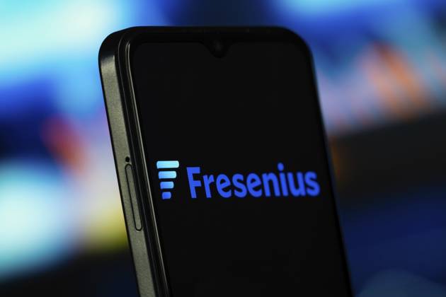 Bad Homburg, Deutschland — 7. Juli 2026: Das Fresenius Logo ist auf einem Smartphone zu sehen Bad Homburg, Germany- 7 July 2026: Fresenius logo is seen on a smartphone Copyright: imageBROKER MojahidxMottakin iblmmo18745788.jpg