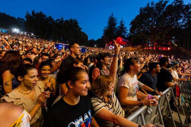 August 12, 2026, Paredes De Coura, Portugal: Fans seen during the concerto of the Irish singe r songwriter, Ciara Mary?Alice Thompson aka CMAT seen performing on the Vodafone Stage during Vodafone Paredes de Coura. Paredes De Coura Portugal - ZUMAs197 20260812_aaa_s197_281 Copyright: xDiogoxBaptistax