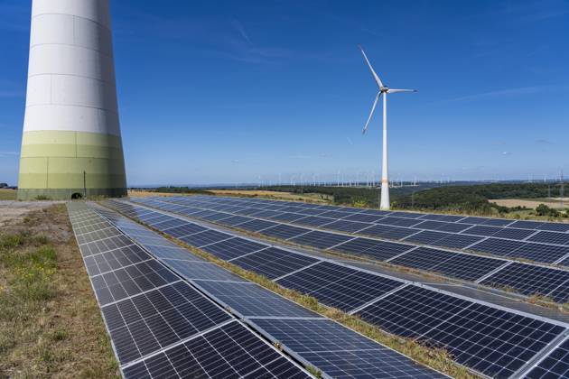 Windpark bei Helmern, Bad Wünnenberg, Windenergieanlagen, Solarpark, NRW, Deutschland Windpark