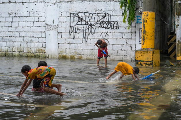 August 17, 2026, Philippines: Children playing in the flood water brought by torrential monsoon rains at Qurino Ave., Manila, Metro Manila. Two days ago, Metro Manila and neighboring provinces experienced a hot and humid weather. Monsoon rain came back yesterday and persisted throughout the day with flash floods in different areas of the metropolitan. Philippines  - ZUMAr240 20260817_zip_r240_060 Copyright: xMarcxDominicxRostratax