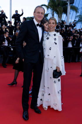 News from August 18, 2026: Mathilde Favier, Dior’s director of public relations, and her partner, film producer Nicolas Altmayer, died yesterday in a car accident in the Deux-Sèvres department. Nicolas Altmayer, Mathilde Favier walking the red carpet for the film Amarga Navidad at the 79th Cannes International Film Festival, May 19, 2026. Olivier Borde, Bestimage. Red carpet for Amarga Navidad at the 79th Cannes International Film Festival on May 19, 2026, in Cannes, France.  Copyright: xOLIVIERxBORDEx xBESTIMAGExOLIVIERxBORDEx xBESTIMAGEx