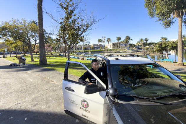 January 16, 2026, Los Angeles, California, USA: A Los Angeles Police Department patrol vehicle is seen in MacArthur Park on January 16, 2026, in Los Angeles. Los Angeles USA - ZUMAc68_ 20260116_zaf_c68_019 Copyright: xRingoxChiux