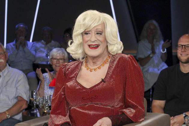 ABB TALKSHOW- Lilo Wanders - Ernst-Johann Ernie Reinhardt Schauspieler Travestiekuenstler zu Gast in der NDR Talkshow unter dem Motto 400 Jahre Reeperbahn-Spezial aus dem NDR 3 Studio am Freitag 21.AUGUST 2027 in Hamburg Aufzeichnung vom 01.07.2026 Hamburg Deutschland